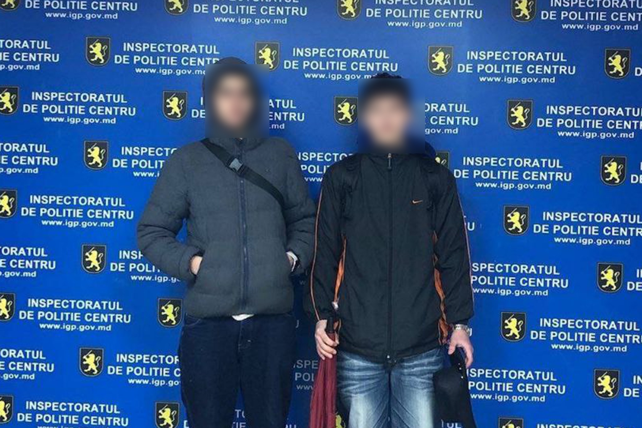 FOTO // Doi tineri au încercat să fure bicicleta amplasată în capitală în memoria lui Valerian