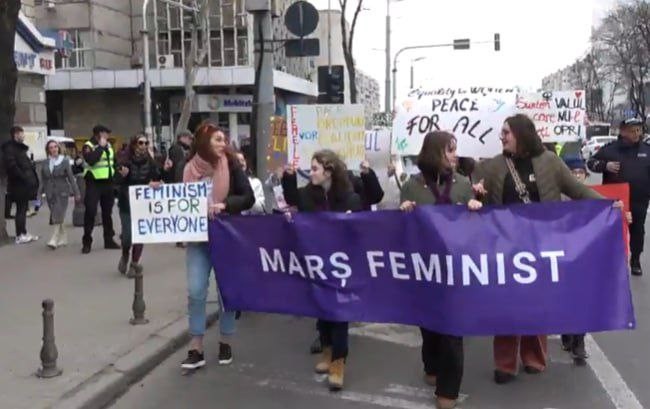 Andrei Spînu și Alexei Buzu, prezenți la marșul feminist din centrul Chișinăului