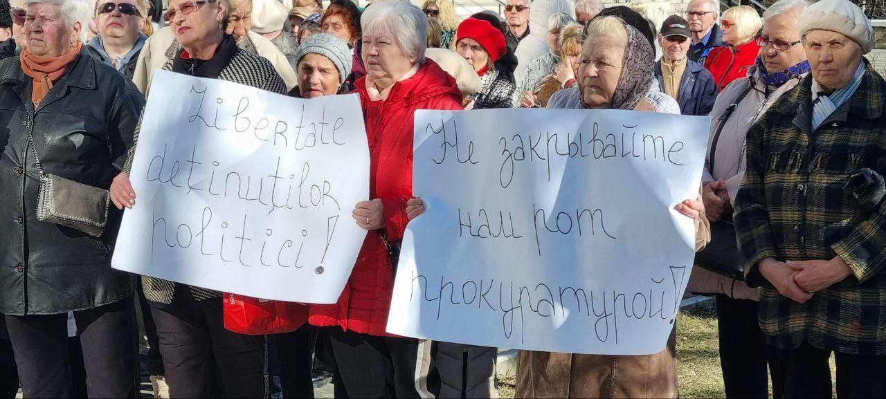 Flashmob în fața Curții de Apel Chișinău: Sute de oameni au cerut justiție corectă în dosarul lui Ilan Șor