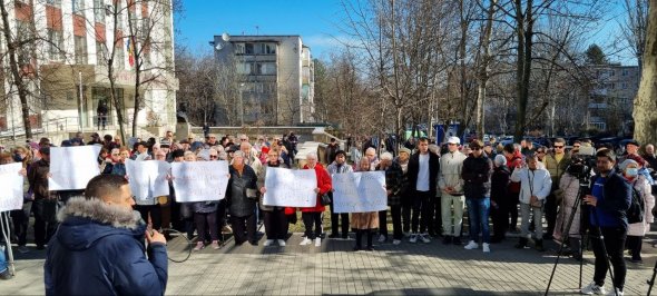 Flashmob în fața Curții de Apel Chișinău: Sute de oameni au cerut justiție corectă în dosarul lui Ilan Șor