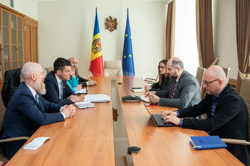 Investițiile urgente în sectorul energetic discutate de ministrul Victor Parlicov și asistentul adjunct al administratorului USAID, Mark Simakovsky
