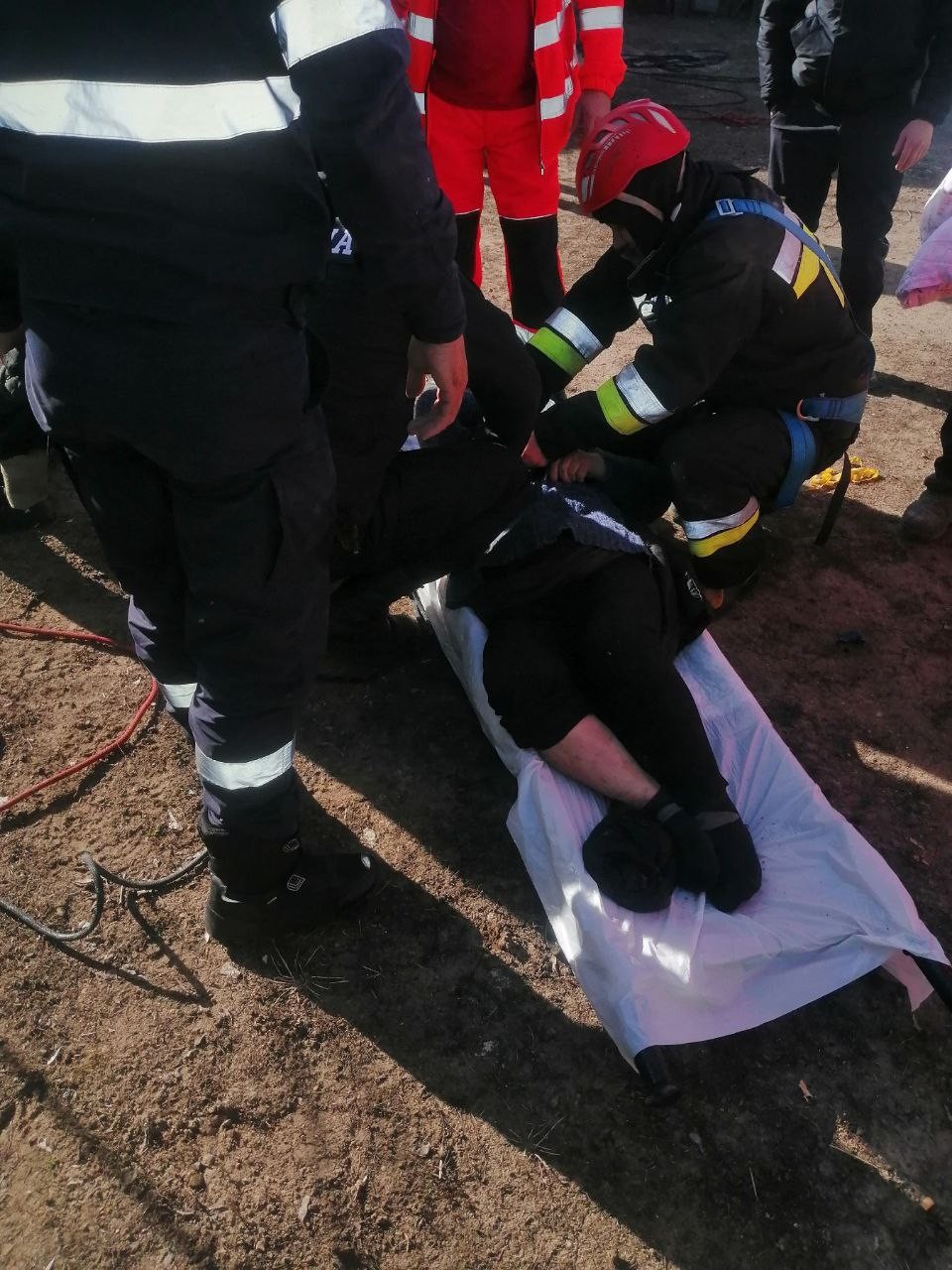 La un pas de tragedie la Rezina. O bătrână a căzut într-o fântână