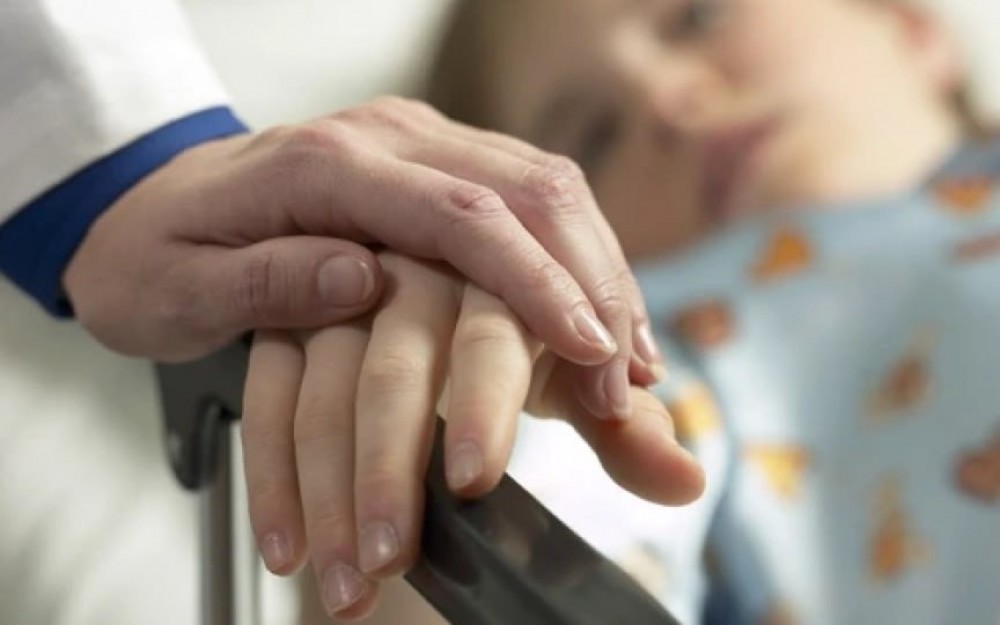 La un pas de tragedie. O fetiță s-a intoxicat cu fumul unei sobe defectate