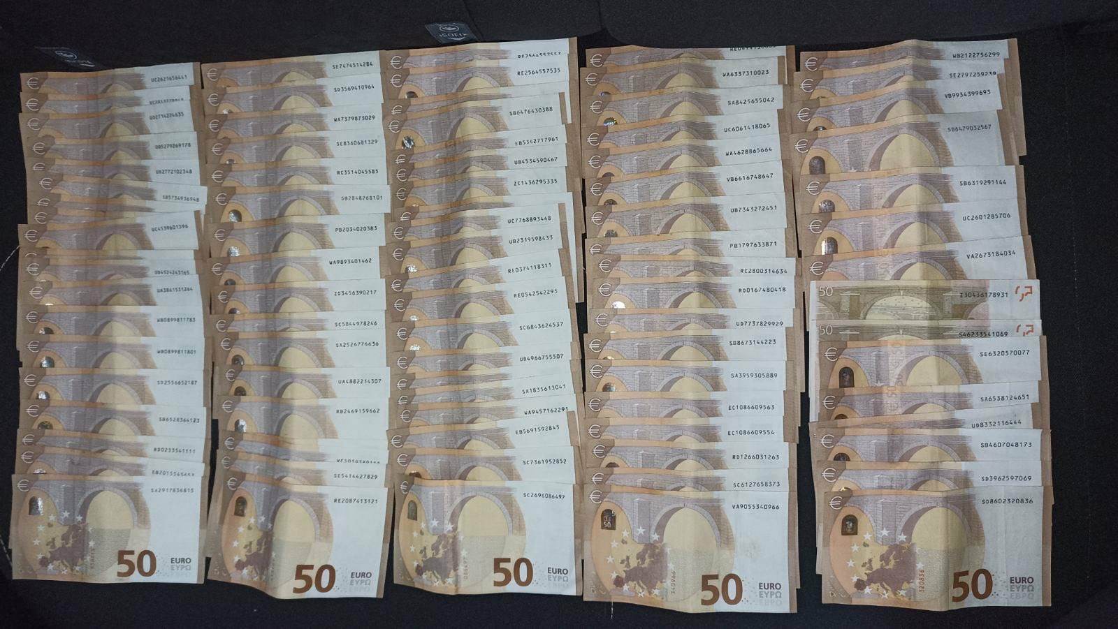 FOTO // Schemă de corupție la eliberarea permiselor de conducere. Lunar, 20 000 de euro erau colectați