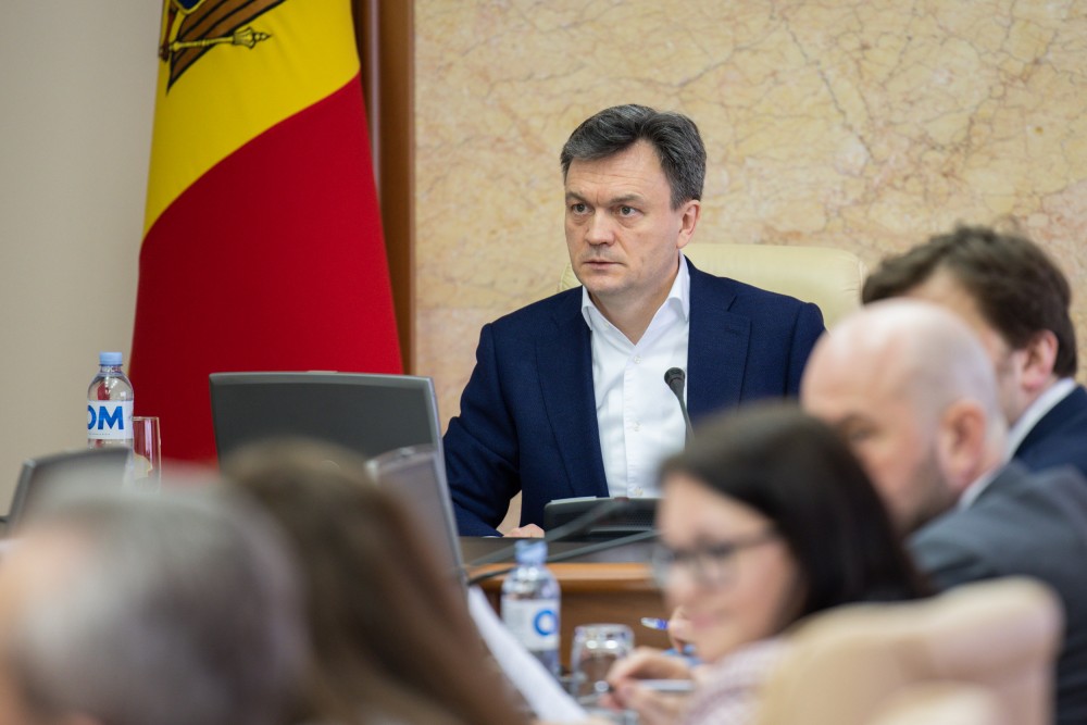 Scandaloasă taxă de 9 euro aplicată pentru fiecare pasager urmează să fie redusă, dar NU anulată
