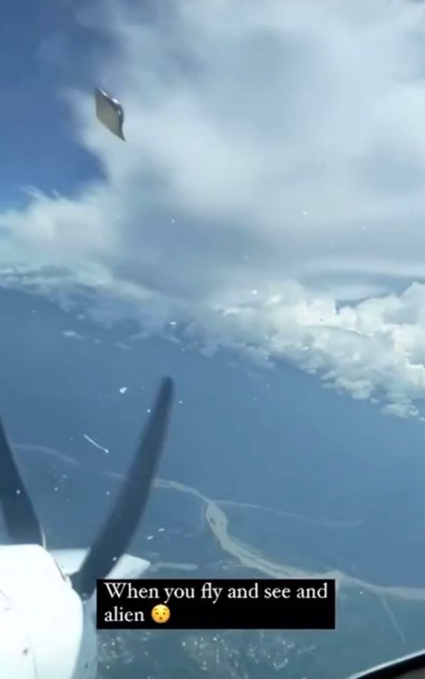 VIDEO // Obiect MISTERIOS filmat de un model renumit: Zbura cu un avion privat când a surprins momentul
