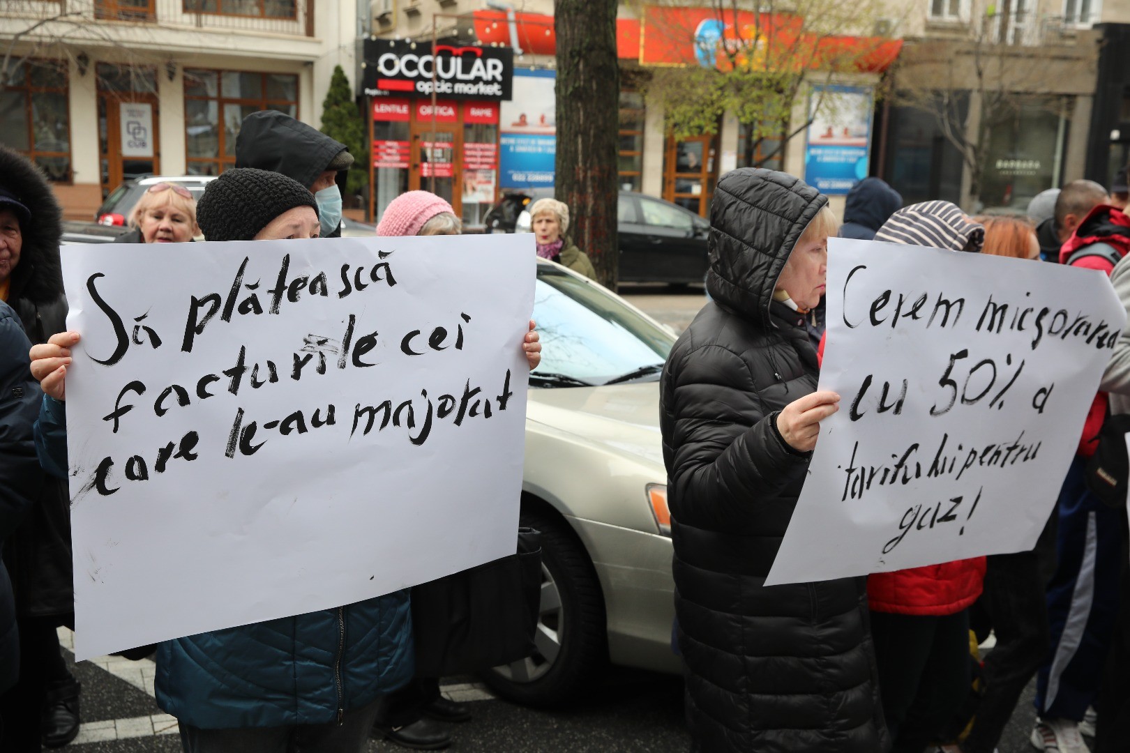 Reprezentanții Partidului „ȘOR” au manifestat astăzi în fața sediului ANRE, unde au cerut micșorarea tarifelor pentru gaz și electricitate