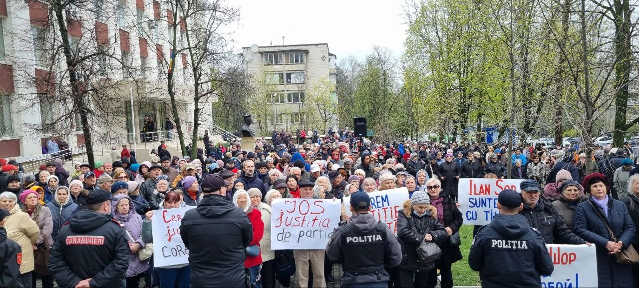 FOTO // Miting la Curtea de Apel Chișinău: Ilan Șor este nevinovat, el a declarat de mai multe ori că nu a comis nicio infracțiune