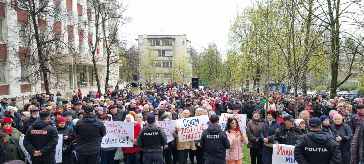FOTO // Miting la Curtea de Apel Chișinău: Ilan Șor este nevinovat, el a declarat de mai multe ori că nu a comis nicio infracțiune