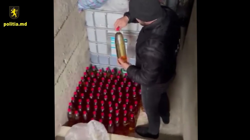 O linie de îmbuteliere clandestină a vinului și vinului spumant, depistată în raionul Orhei