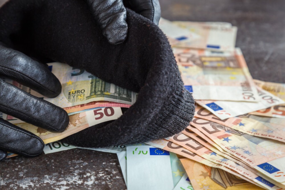 Cimișlia: Un bărbat, condamnat la 6 ani de închisoare după ce a furat bani de la foștii socri
