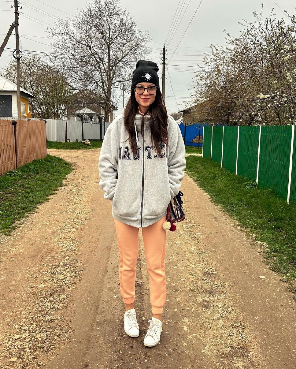FOTO // Nu uită de unde a plecat! Cleopatra Stratan, apariție simplă și naturală în locurile unde a copilărit