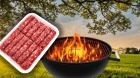 Cum faci cei mai buni mici la grătar. Secretul ca să iasă gustoși și suculenți la interior