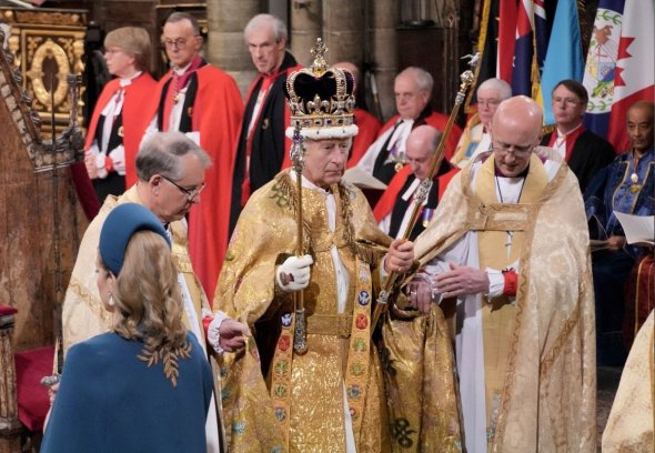 Regele Charles al III-lea a fost încoronat monarh al naţiunii. Imagini de la eveniment