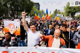 FOTO // Aproximativ 25 de mii de oameni, împiedicați să ajungă la Acțiunea de Rezistență Națională, organizată de Mișcarea Pentru Popor