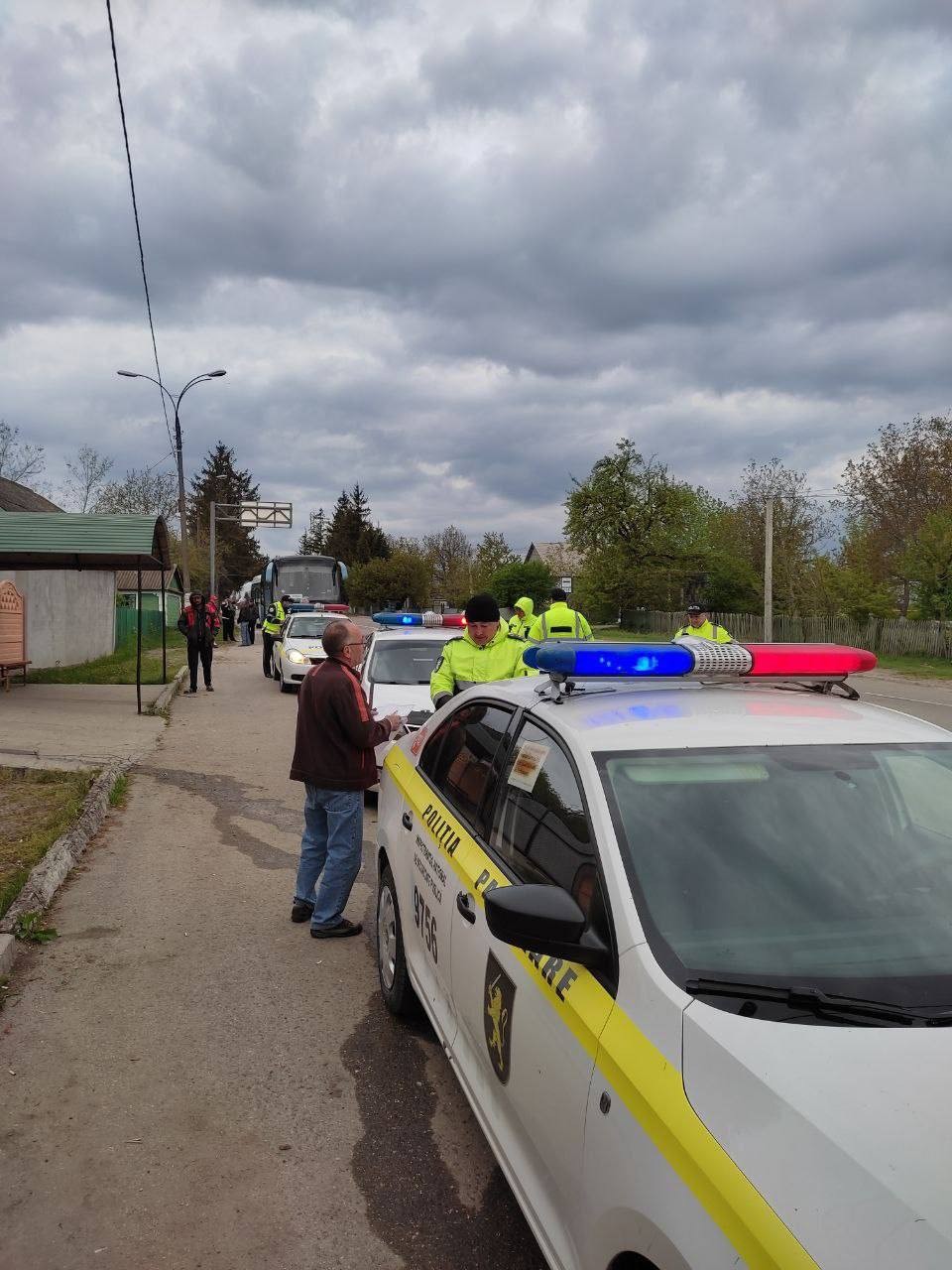 Poliția a început acțiunile de intimidare a transportatorilor care vor să aducă oameni la protestul de astăzi din capitală