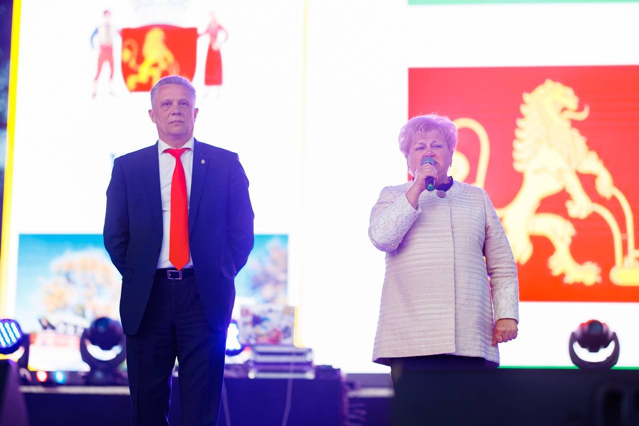 FOTO // De ziua orașului Taraclia, echipa Partidului „ȘOR” a inaugurat un havuz și a promis că proiectele privind dezvoltarea Taracliei vor continua