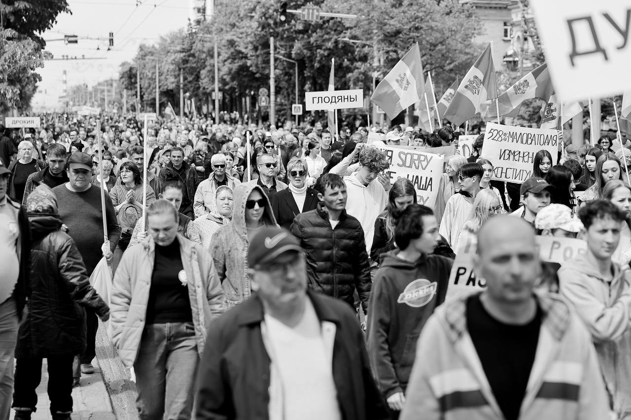 FOTO // Aproximativ 25 de mii de oameni, împiedicați să ajungă la Acțiunea de Rezistență Națională, organizată de Mișcarea Pentru Popor