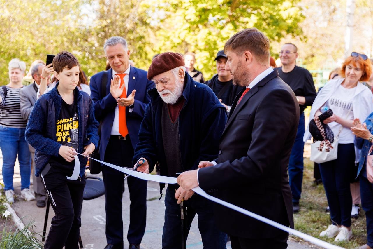 FOTO // De ziua orașului Taraclia, echipa Partidului „ȘOR” a inaugurat un havuz și a promis că proiectele privind dezvoltarea Taracliei vor continua