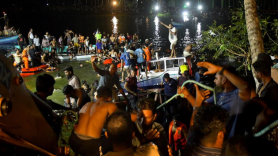 TRAGEDIE // Circa 20 de oameni au murit, după ce un vas turistic s-a răsturnat