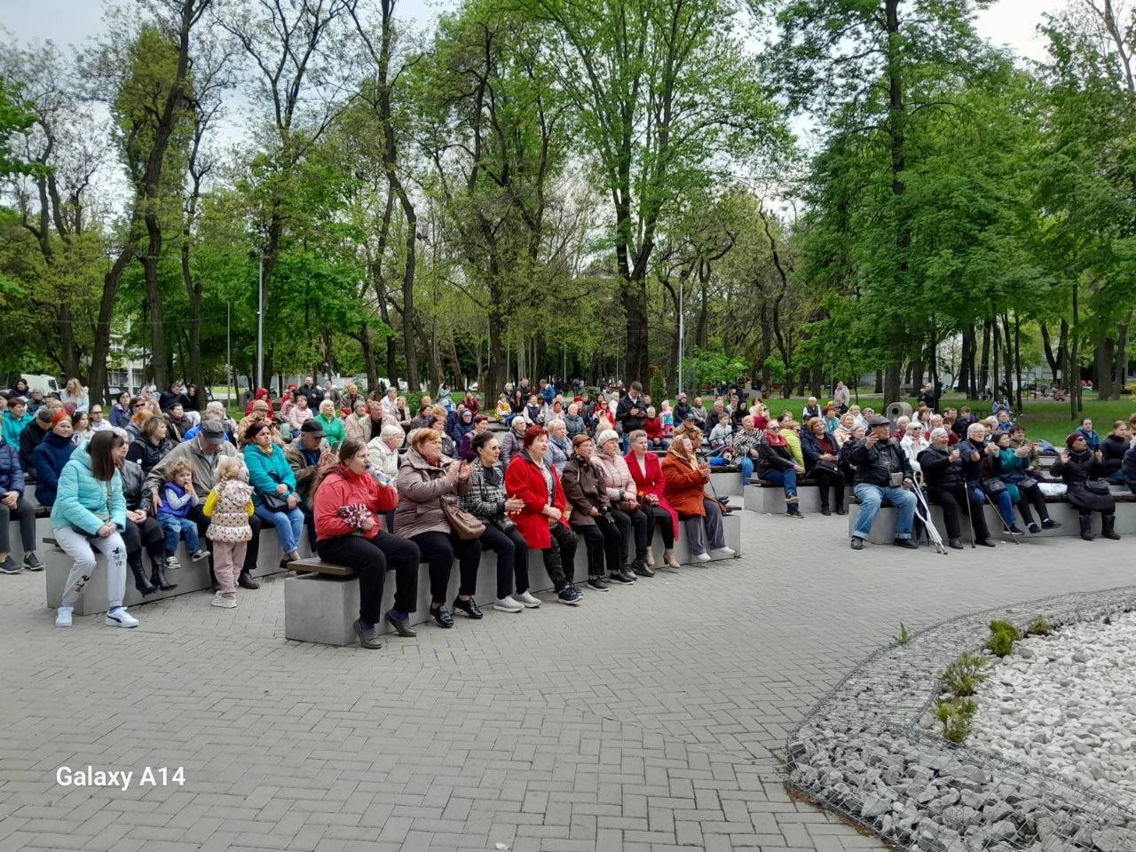 FOTO // Sute de oameni au participat la „Valsul Victoriei”, organizat la inițiativa lui Ilan Șor, cu ocazia zilei de 9 Mai