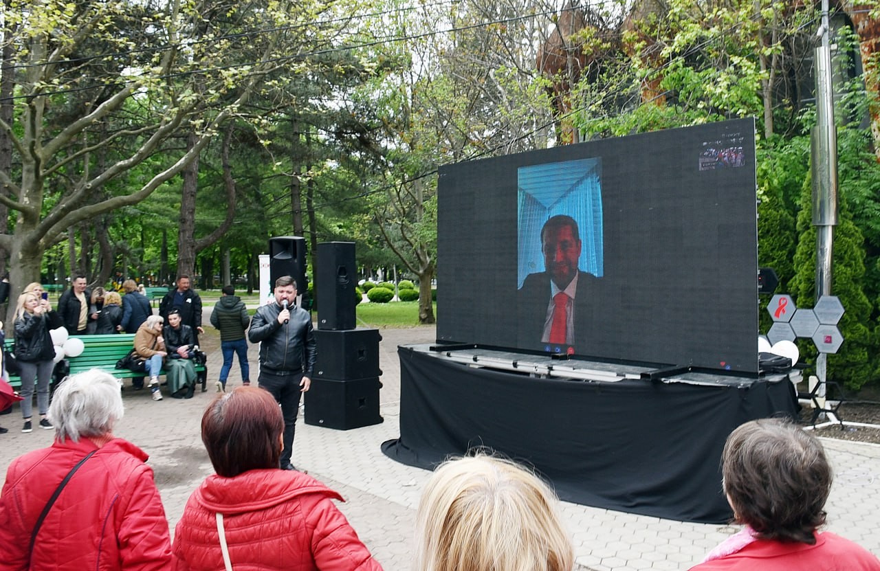 FOTO // Sute de oameni au participat la „Valsul Victoriei”, organizat la inițiativa lui Ilan Șor, cu ocazia zilei de 9 Mai