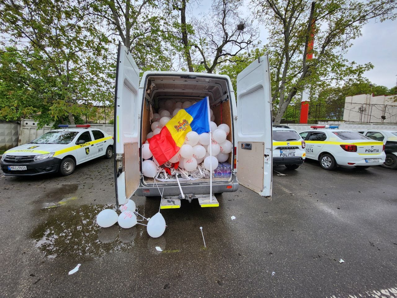FOTO // Mii de baloane confiscate de Poliție de la Partidul ȘOR. Reacția formațiunii politice