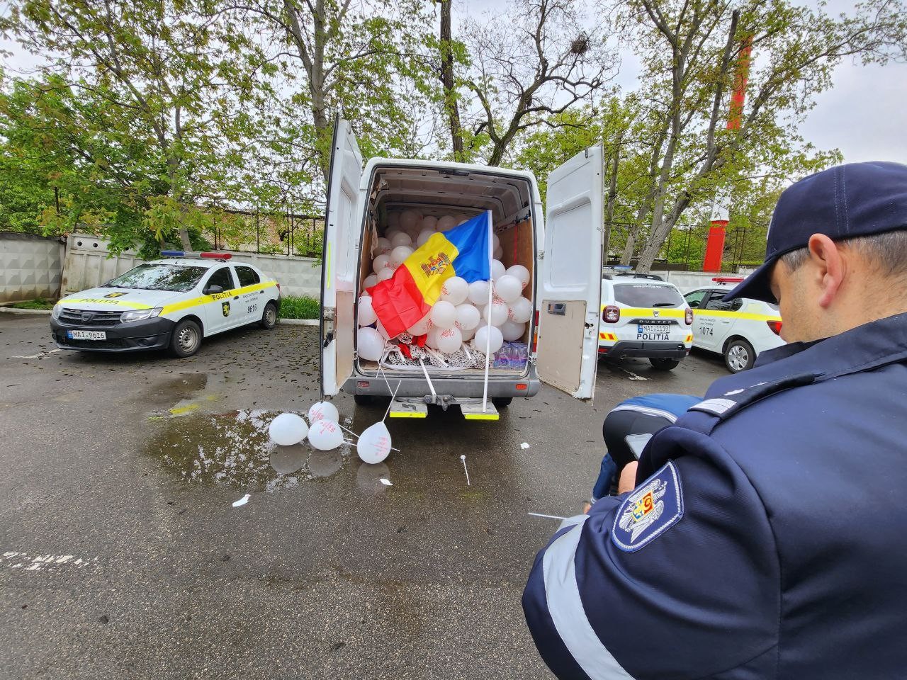 FOTO // Mii de baloane confiscate de Poliție de la Partidul ȘOR. Reacția formațiunii politice