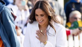 FOTO // Meghan Markle nu se desparte de ceasul Prințesei Diana. Cât costă bijuteriile purtate de Ducesă