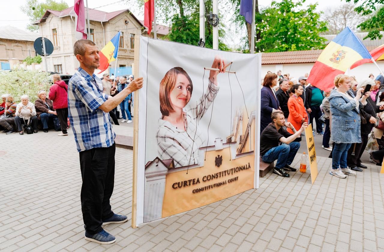 FOTO // Un nou protest la Curtea Constituțională. Participanții veniți să susțină Partidul „ȘOR”