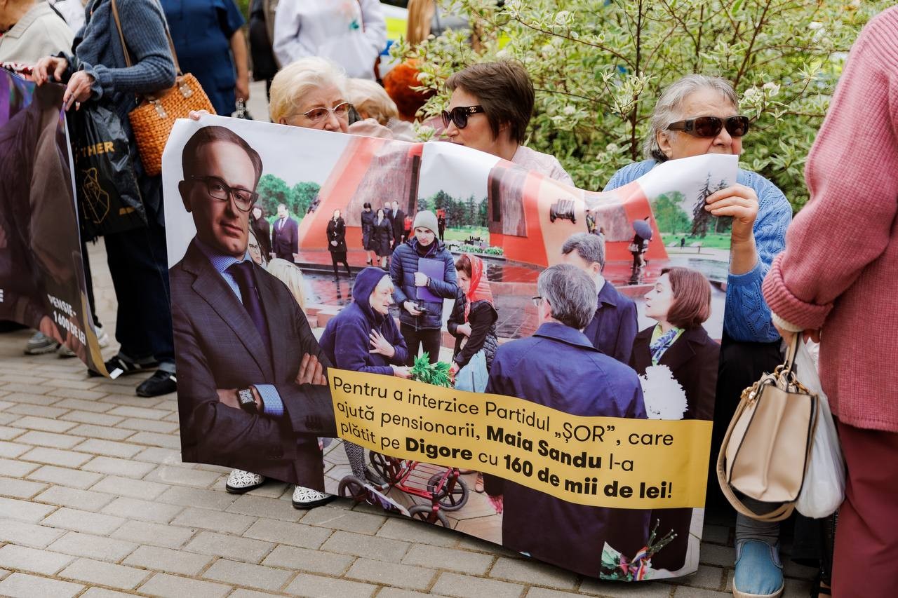 FOTO // Un nou protest la Curtea Constituțională. Participanții veniți să susțină Partidul „ȘOR”