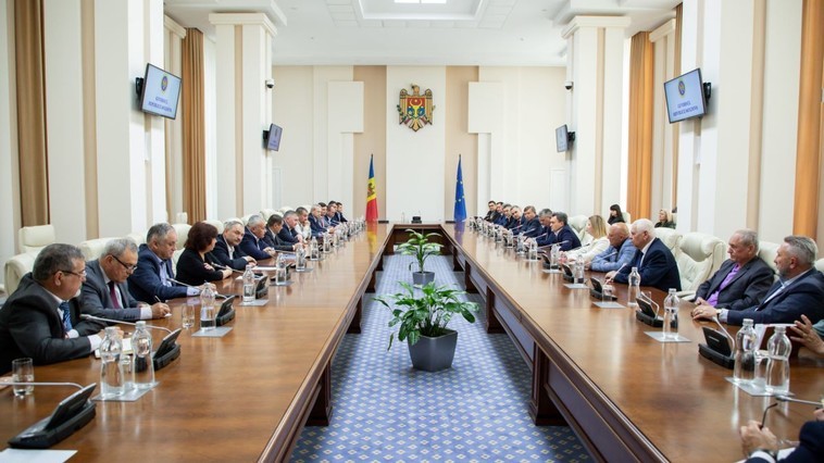 FOTO // Recean, întrevedere cu președinții de raioane. Ce le-a spus premierul autorităților locale