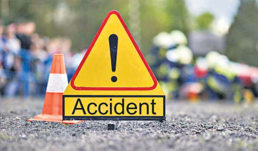 FOTO // Accident în capitală: O mașină s-a răsturnat și s-a ciocnit cu altele două