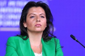 FOTO // Jucării sexuale pentru propagandiștii ruși. Ce a descoperit Margarita Simonyan într-un colet, în care credea că e explozibil