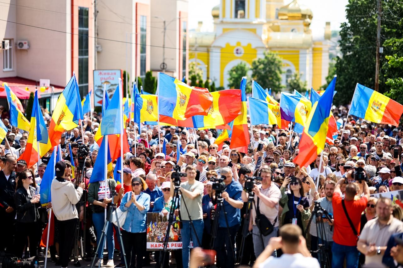 60 de mii de oameni au participat la mitingurile de la Orhei, Comrat și Bălți, în susținerea organizării unui referendum privind vectorul extern al Moldovei