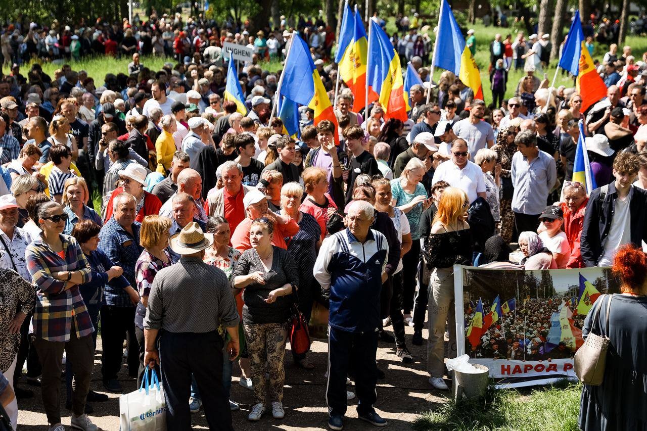 60 de mii de oameni au participat la mitingurile de la Orhei, Comrat și Bălți, în susținerea organizării unui referendum privind vectorul extern al Moldovei