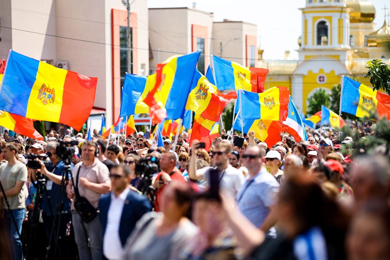 60 de mii de oameni au participat la mitingurile de la Orhei, Comrat și Bălți, în susținerea organizării unui referendum privind vectorul extern al Moldovei