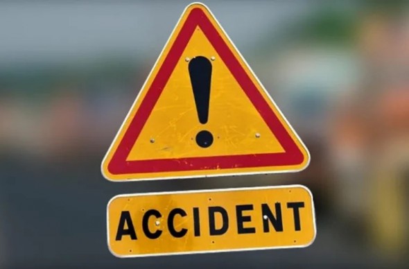 FOTO // Accident violent pe traseul Chișinău-Orhei. O Dacia a ajuns în șanț după ce a fost tamponată de o Toyota