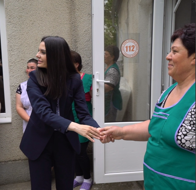 FOTO // A promis, acum s-a apucat de făcut: Evghenia Guțul a început să ajute locuitorii din Găgăuzia