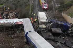 Fostul șef al Căilor Ferate din Grecia ar fi implicat într-un accident feroviar, soldat cu 57 de morți. Ce riscă acesta