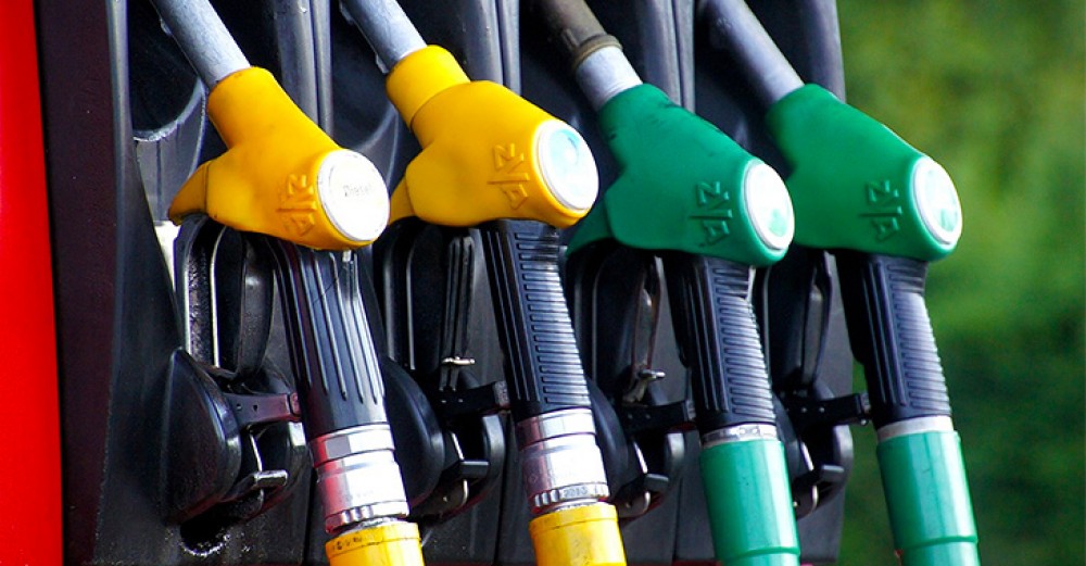 Noi scumpiri la benzină. Cât vor costa carburanții în primele zile de vară