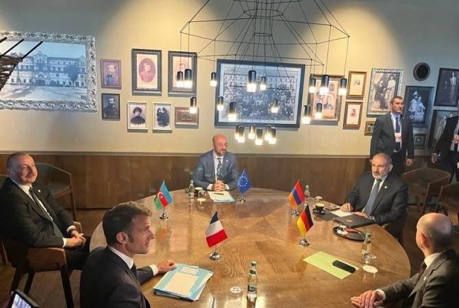 FOTO // La Bulboaca se face istorie. Premierul Armeniei şi preşedintele Azerbaidjanului, la masa de discuții, pentru a se ajunge la pace