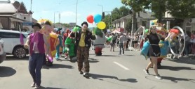 Personaje animate, fanfară și delicii pentru copii. Mii de oameni participă la evenimentul organizat de Partidul ȘOR la Orheiland