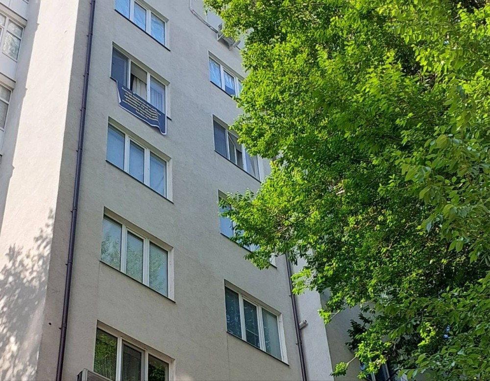 Mesaje pentru demnitarii europeni, afișate de locuitorii orașului Chișinău la balcoane. Ce au solicitat unii cetățeni de la oaspeții veniți la Summit