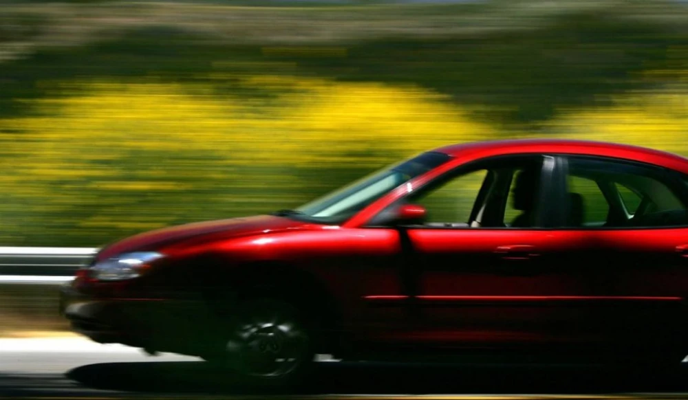Un șofer ”zbura” cu 243 km pe oră. A spus că a vrut să le arate copiilor ce viteză are mașina