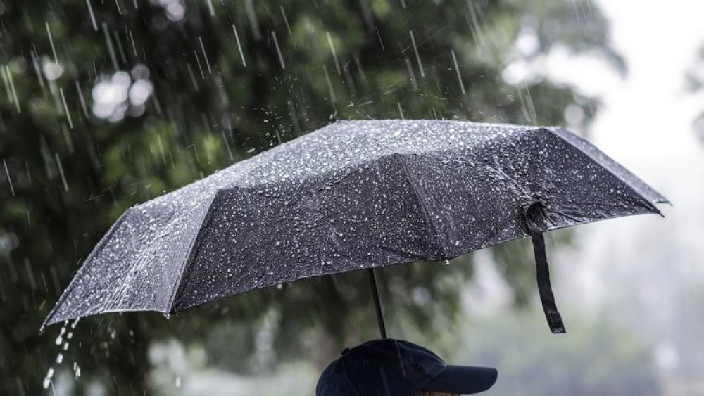 Pregătiți-vă umbrelele! Meteorologii au emis Cod galben de ploi cu descărcări electrice