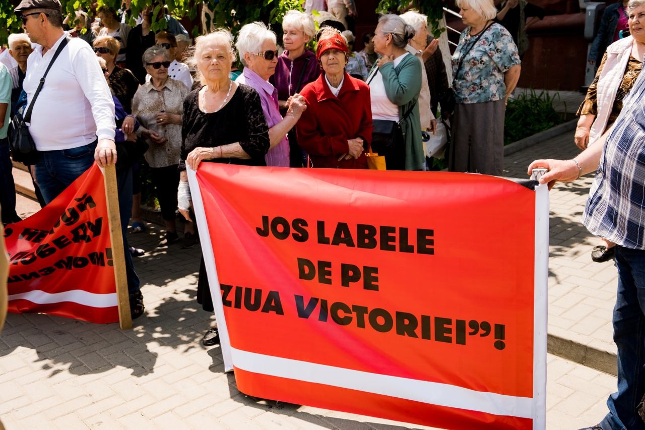 FOTO // Conducerea și susținătorii Partidului „ȘOR” au ieșit în stradă în sprijinul Zilei Victoriei