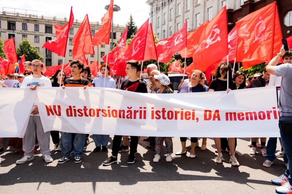 FOTO // Conducerea și susținătorii Partidului „ȘOR” au ieșit în stradă în sprijinul Zilei Victoriei
