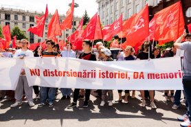 FOTO // Conducerea și susținătorii Partidului „ȘOR” au ieșit în stradă în sprijinul Zilei Victoriei