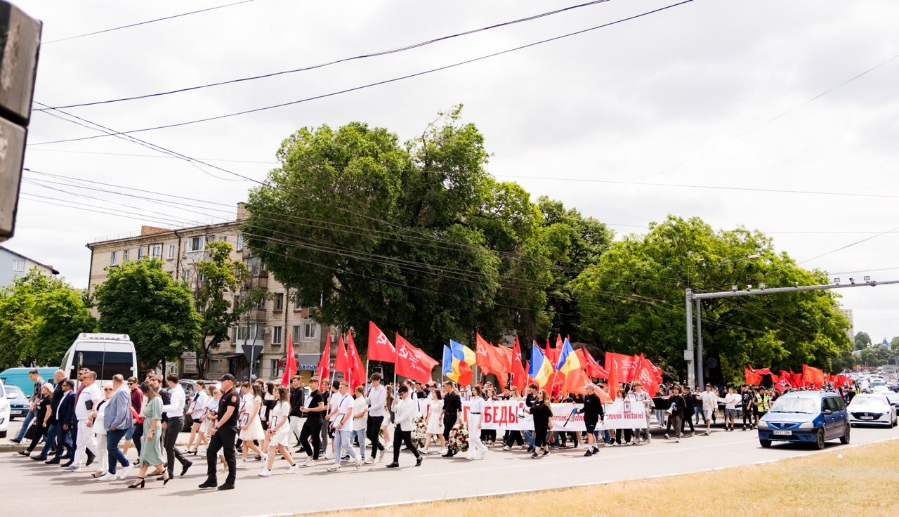 FOTO // Conducerea și susținătorii Partidului „ȘOR” au ieșit în stradă în sprijinul Zilei Victoriei